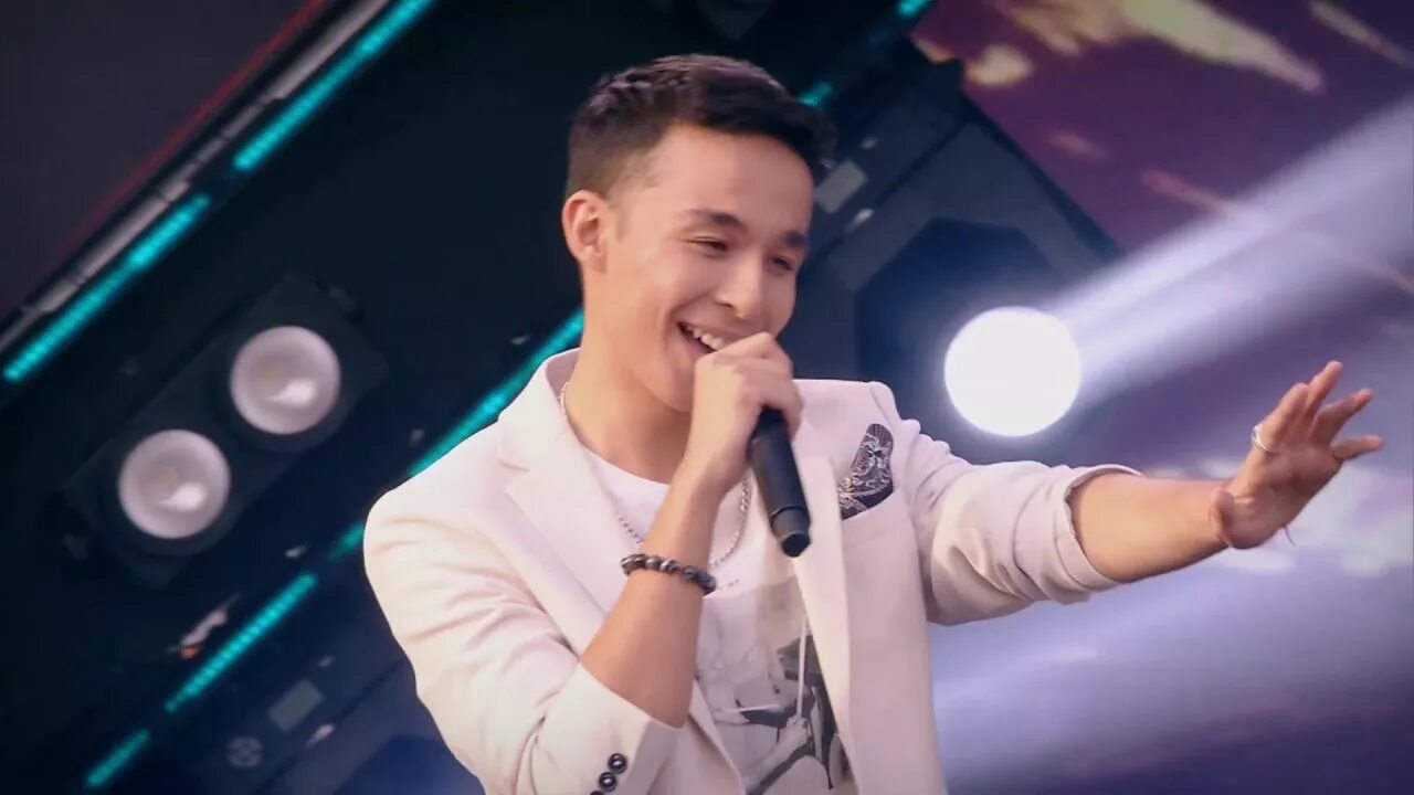 Мирас жугунусов все песни. Мирас жугунусов. мирас певец. miras zhugunussov блоггер. жунусов мирас.