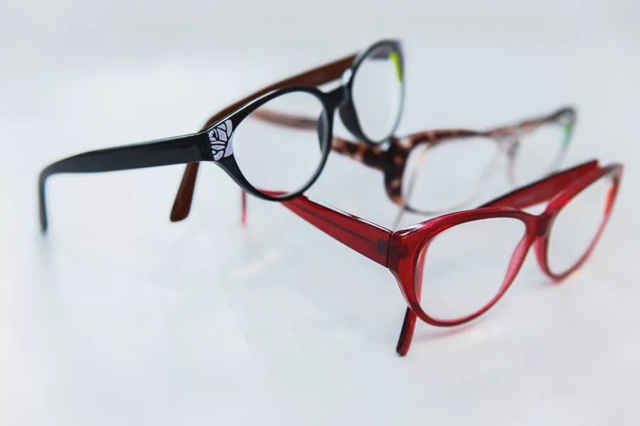 Пластиковые очки для зрения. Пластиковая оправа для очков. Круглые пластиковые очки для зрения. Красивые оправы для очков в пластиковых.