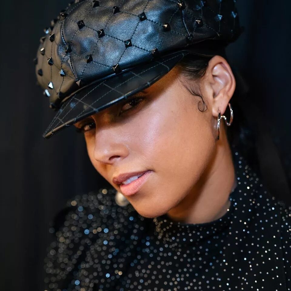 Alicia keys feat. Alicia keys. alicia keys 2004. алисия кейс в шляпе 1999. алисия кейс сейчас.