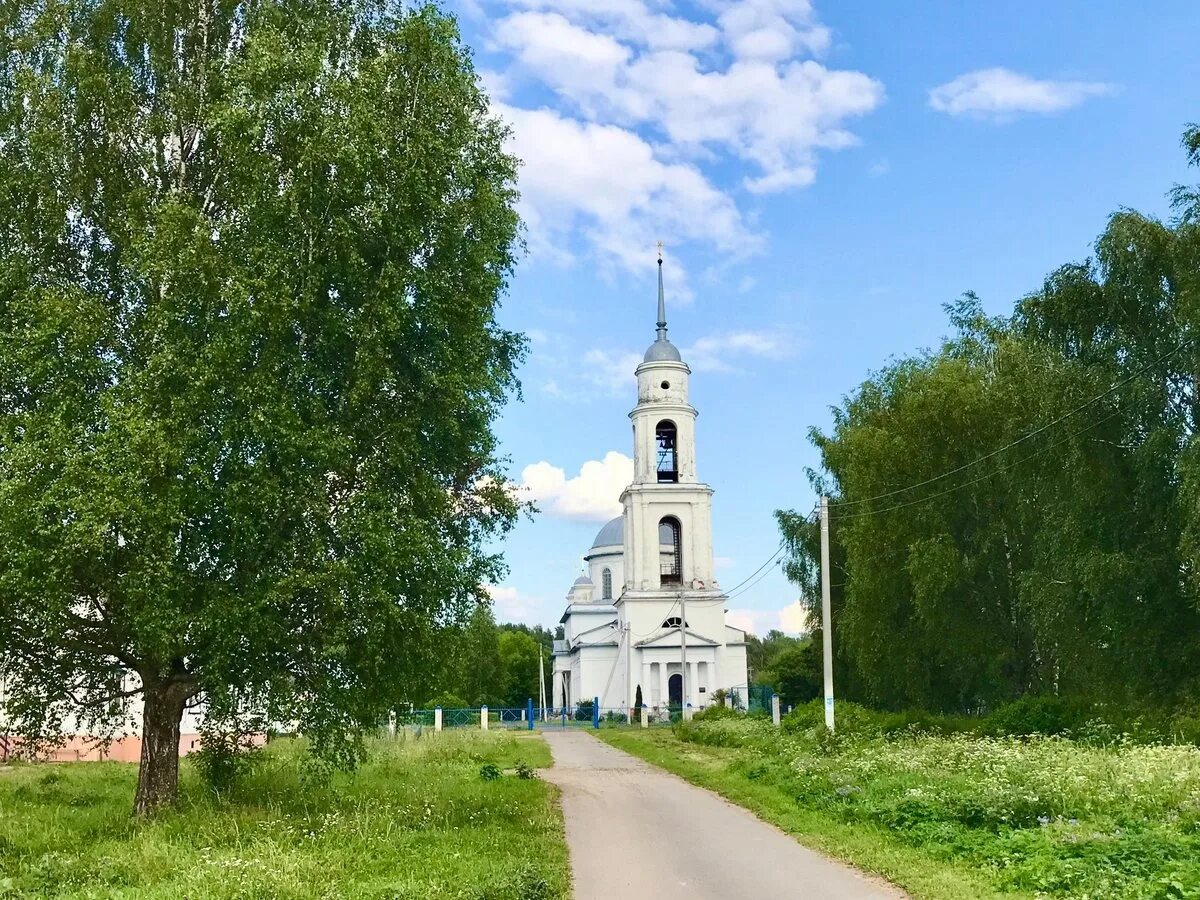 Дмитровск подмосковье. Деревня Раменье Дмитровский район. Церковь Вознесения Господня в Раменье. Церковь в селе Раменье. Щигры храм Вознесения Господня село Раменье.