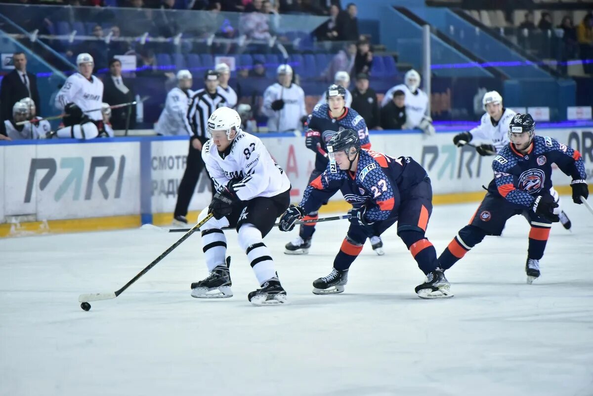 вхл урал. южный урал хоккейный клуб. южный урал хоккейный 2013. хк южный урал орск. южный урал хоккеисты.