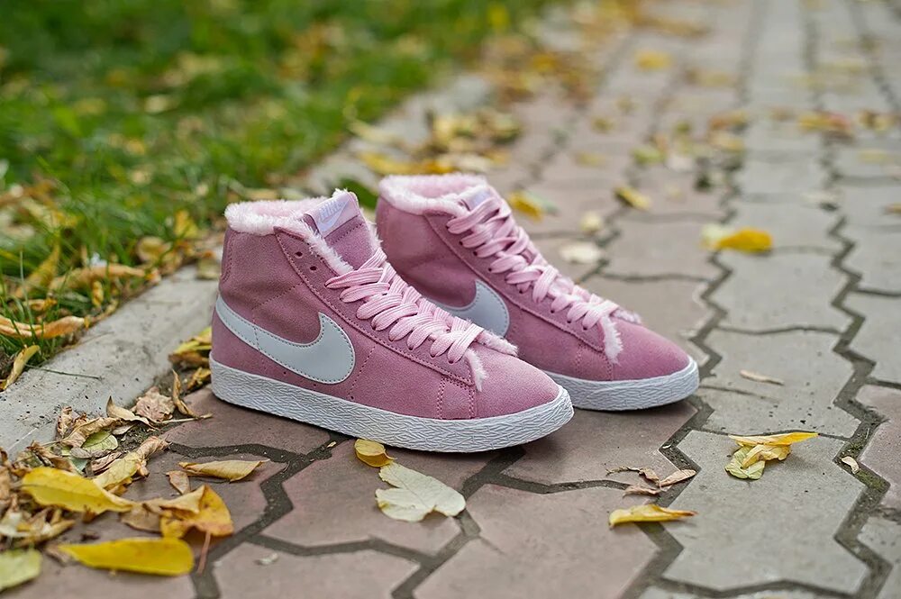 Кроссовки на весну найк. Nike blazer pink. nike blazer mid 77 розовые. кроссовки nike blazer mid. nike blazer mid 77 pink swoosh.