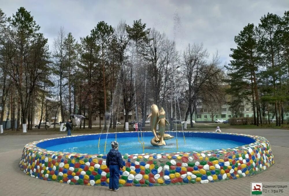 Дема парк. Парк в Деме Уфа. , Сквер дворца Орион Уфа. Дворец молодежи Уфа фонтан. Орион Демский район фонтан в сквере.