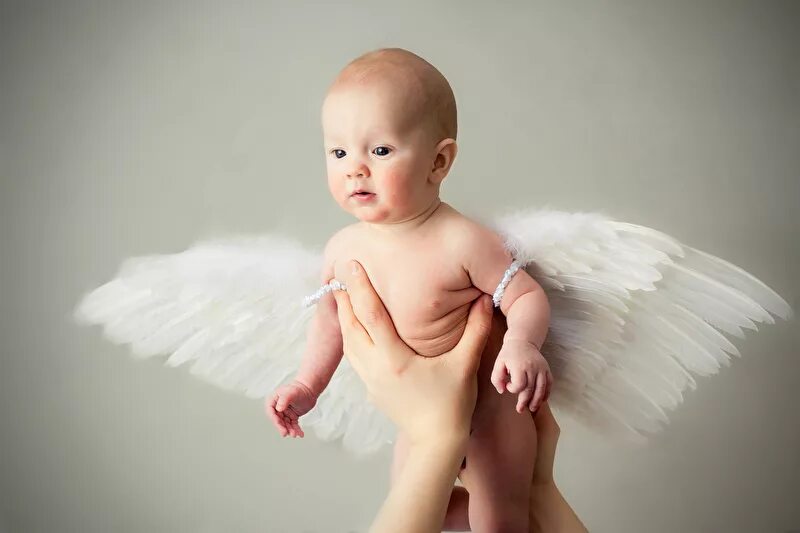 младенец с крыльями. ребенок ангелочек. маленький ангелочек. ангелочек спит. дети до года ангелы.
