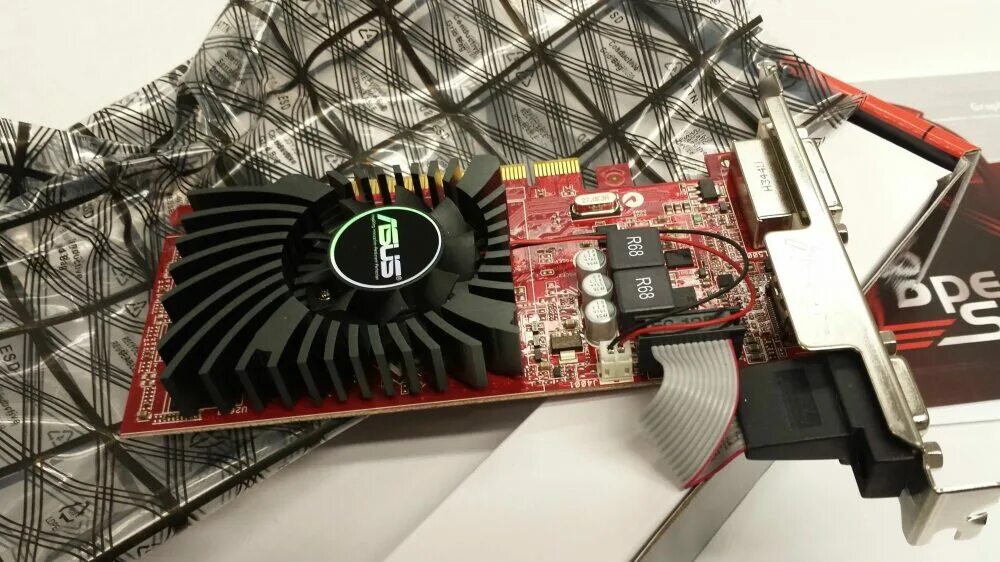 Amd radeon r5 series драйвер. ASUS r7240. Видеокарта ASUS r7240. Radeon r7240 2gb. ASUS Radeon r7 240 2gb.