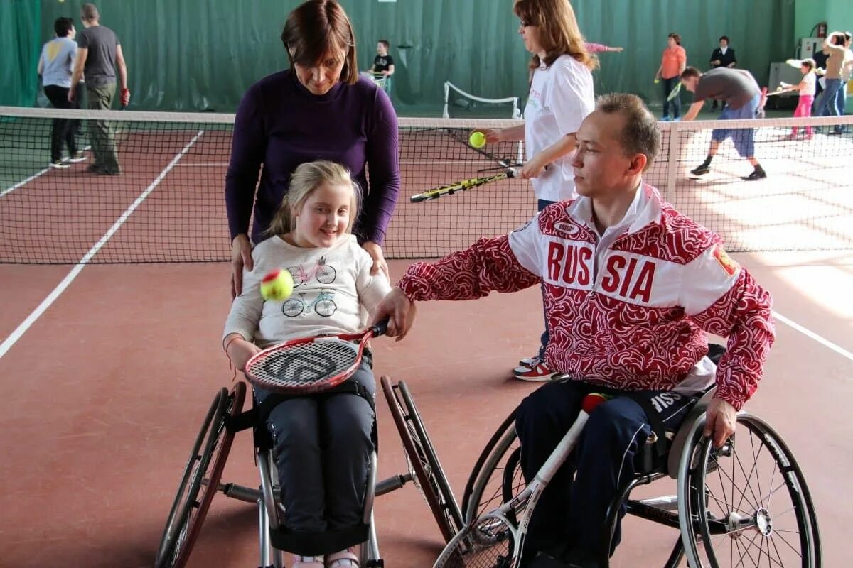 Спортивные мероприятия для инвалидов. Дети с ограниченными возможностями. Дети инвалиды в спорте. Дети инвалиды колясочники.