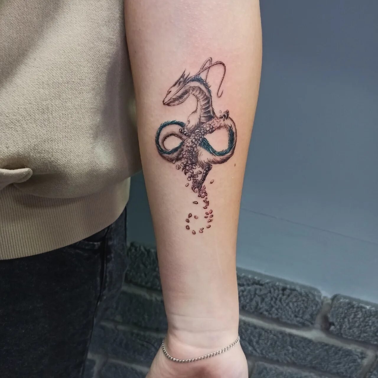 Оригинальные тату. Тату женские 2022. Тату 2022. Tattoo 2022. Тату тренды 2022 женщины.