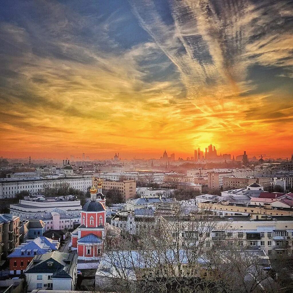 Доброе утро москва. Утро в Москве. Рассвет в Москве. Рассвет в Москве зимой. Зимнее утро в Москве.