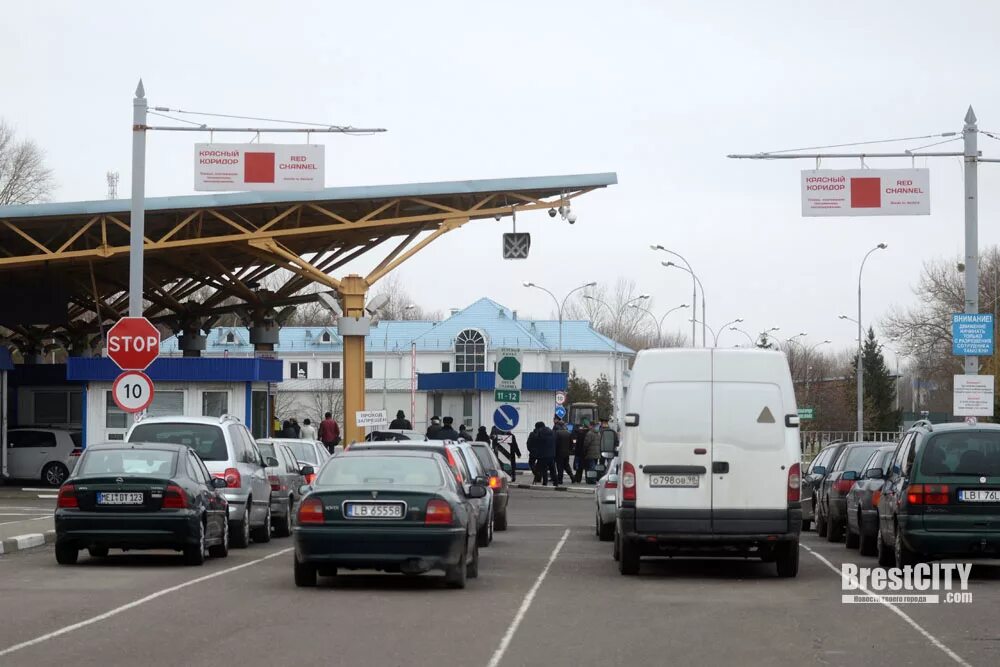 Очередь на границе с польшей тересполь. Граница Брест Тересполь. Брест граница с Польшей. Таможня на границе. Таможня Польша Беларусь.