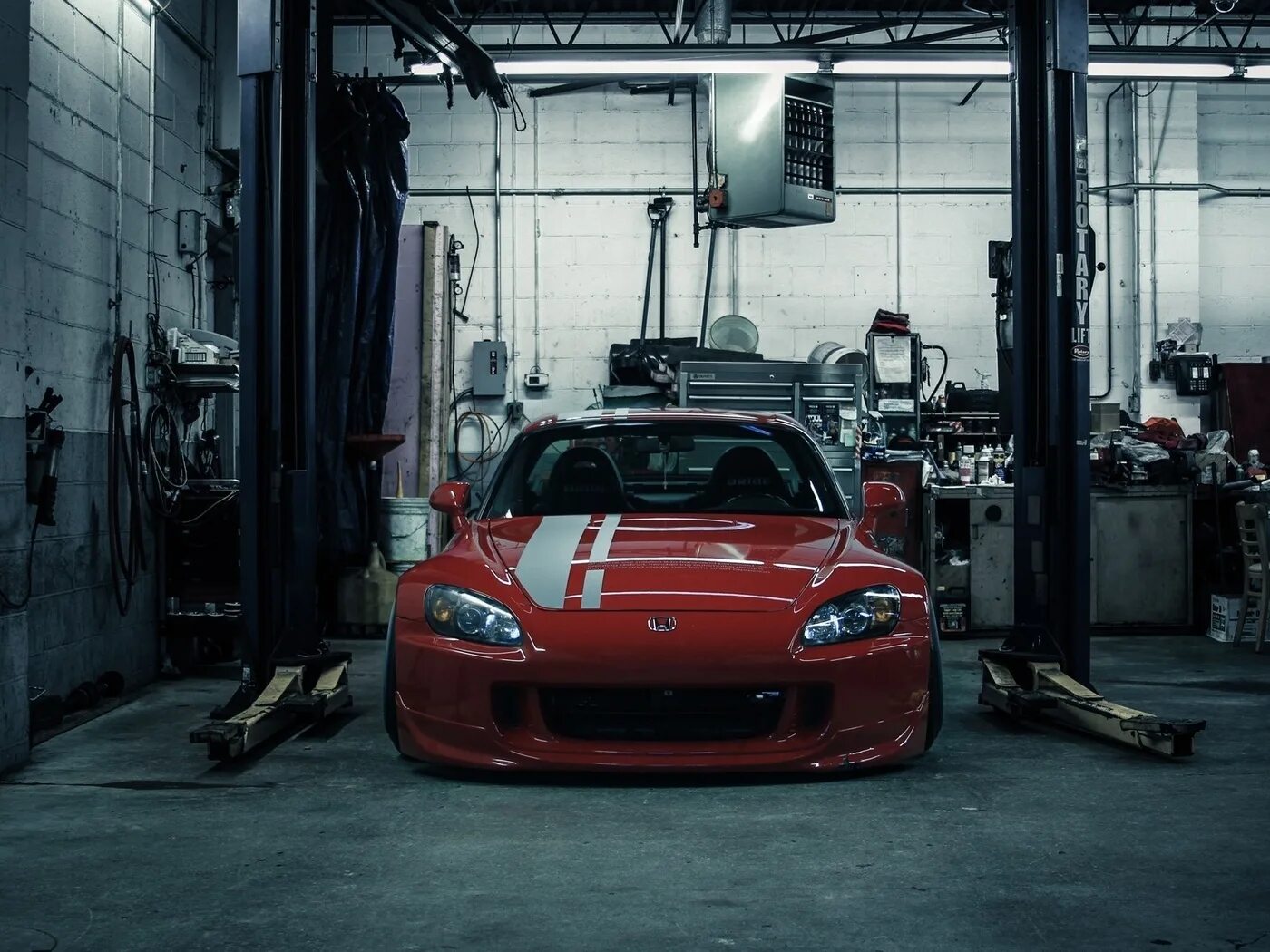 Арт автосервис. Honda s2000 JDM. Honda s2000 в гараже. Honda s2000 обои.