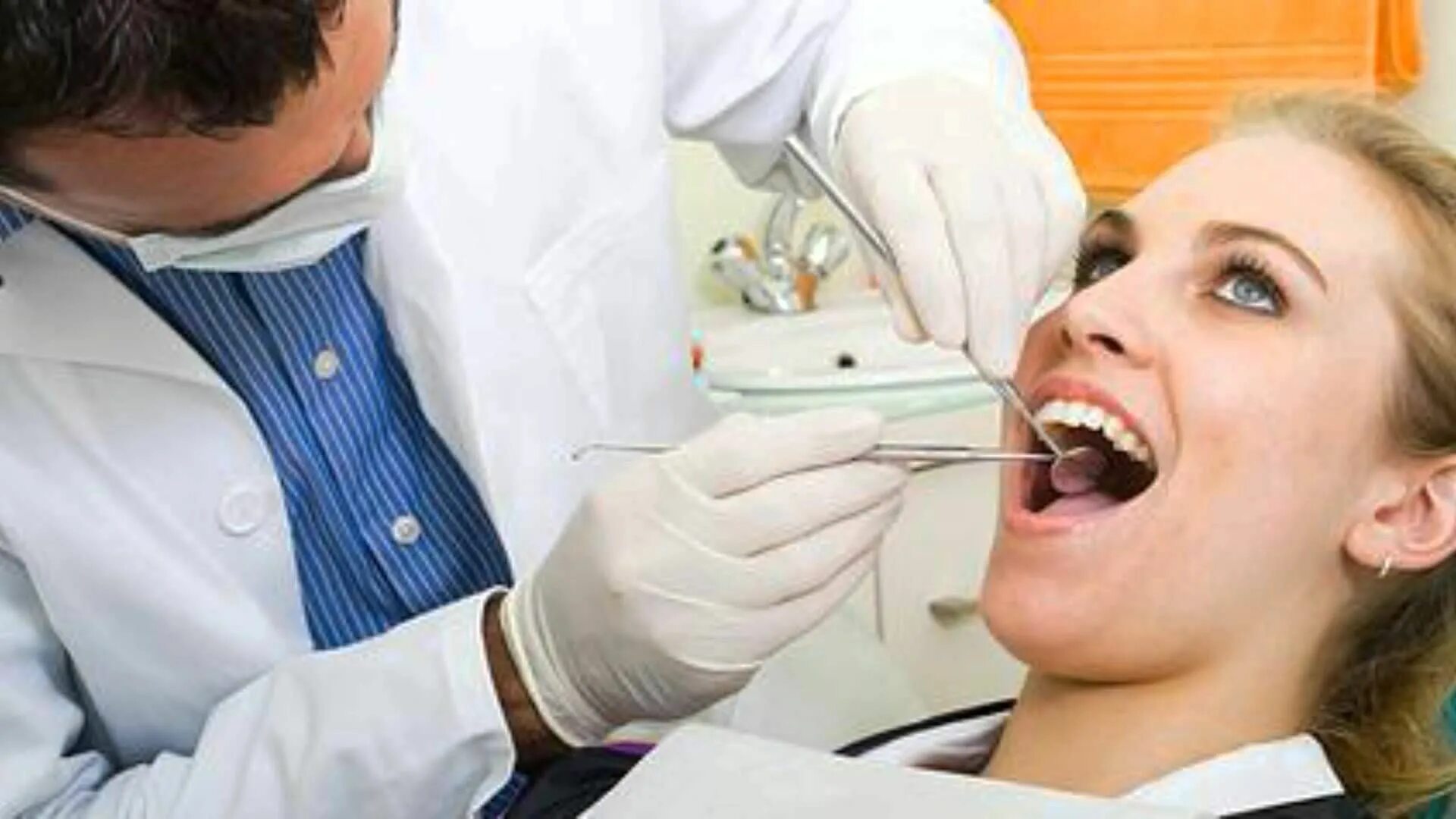 Стоматолог терапевт чем отличается от зубного врача. Стоматология картинки. Пародонтология стоматология. Уэллс дантист. Стоматолог мужчина фото.