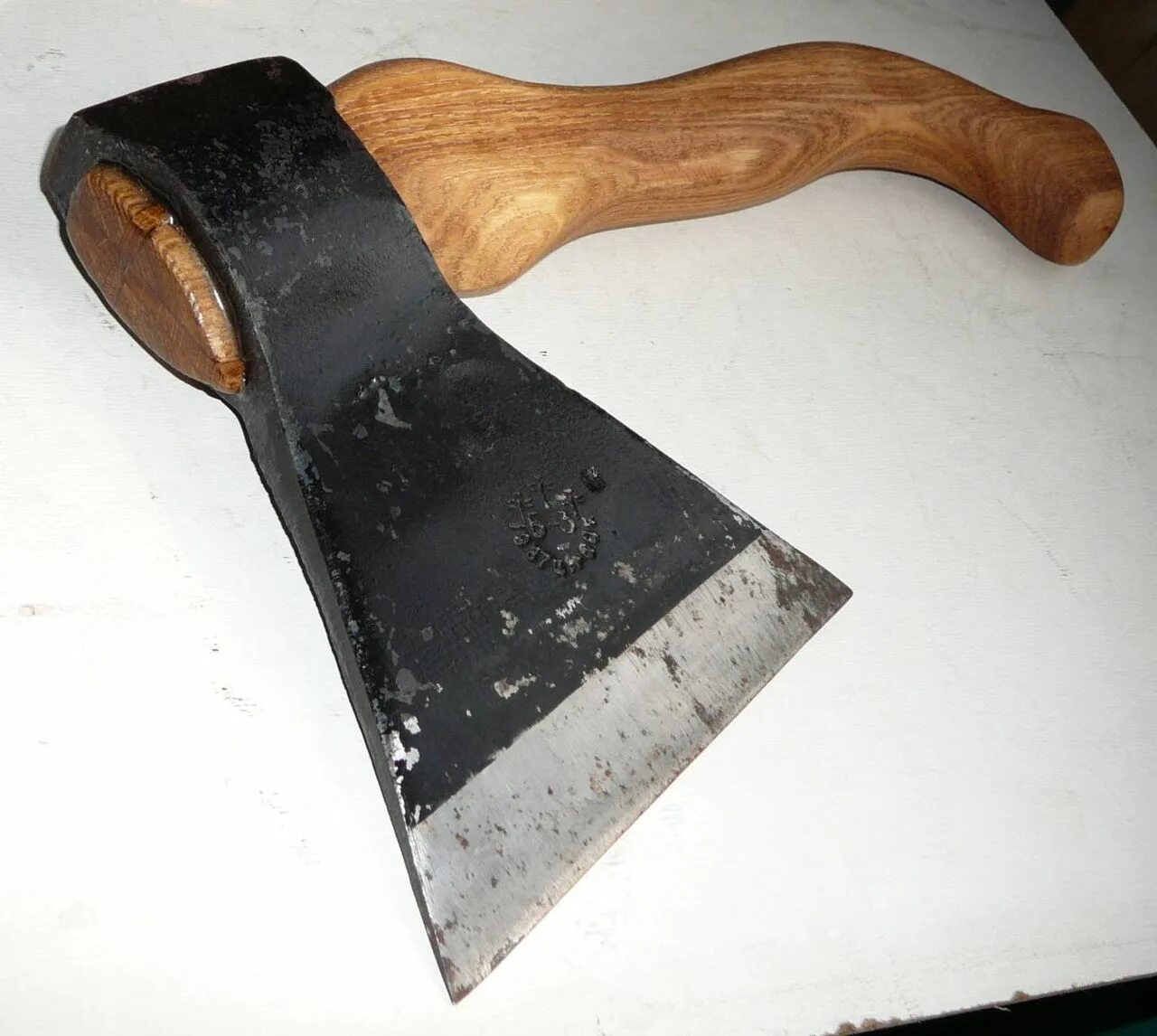 Топор модель. Топорище kern ke121098. Насадка топора. Насадка топора. Насадка топора на топорище.