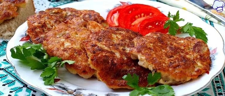 Мясо по албански кур. Котлеты по албански. Мясо по-албански из куриной грудки. Куриное филе по албански. Мясо по албанский.