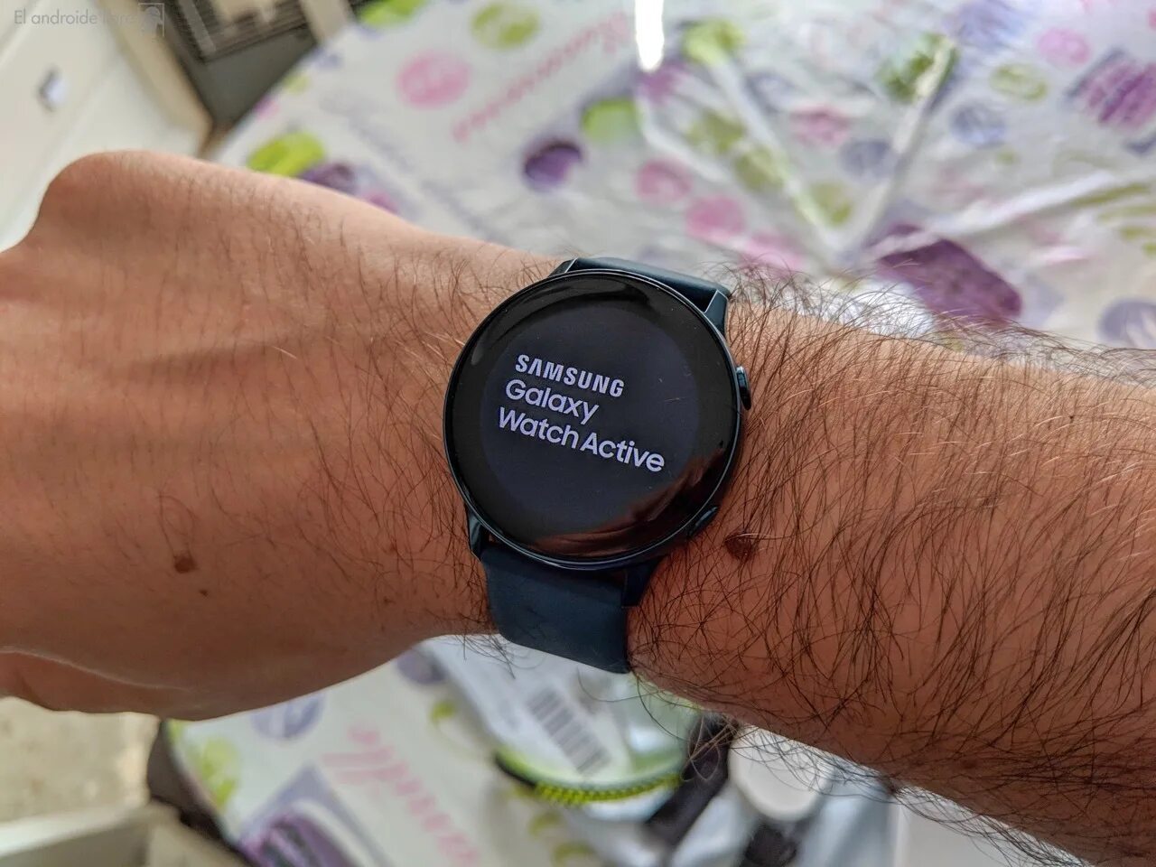 Galaxy watch r500. Чехол на часы самсунг вотч Актив 2 44. Самсунг галакси вотч 44мм на руке. Самсунг галакси вотч 5. Samsung Galaxy watch 6 графит.