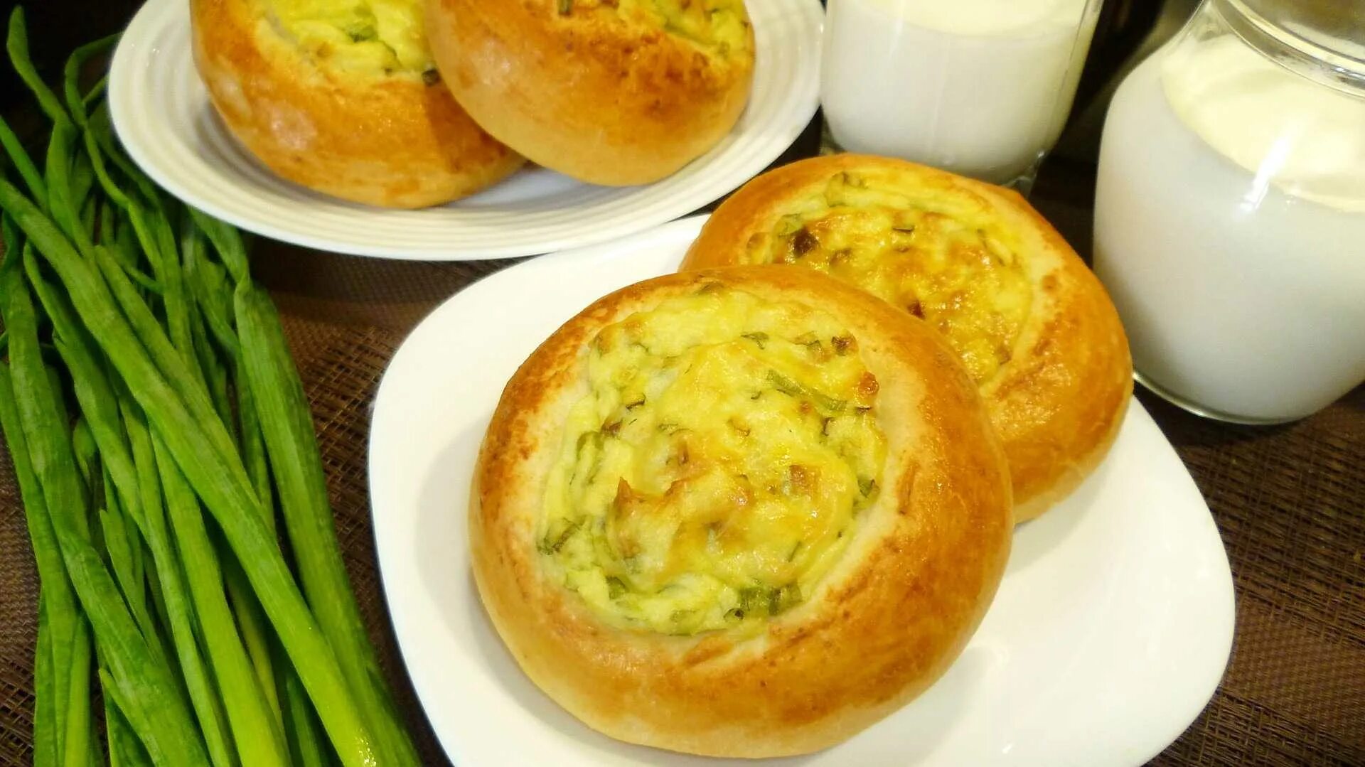Шаньги с картошкой. Шаньги, ватрушки. Уральские шаньги. Ватрушка с картофелем. Картофельные ватрушки.