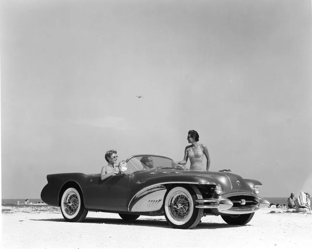 Феррари 410 суперамерика. Джоан блонделл фото. Упреки ретро иллюстрация. Подруги ретро. Cadillac series 62.