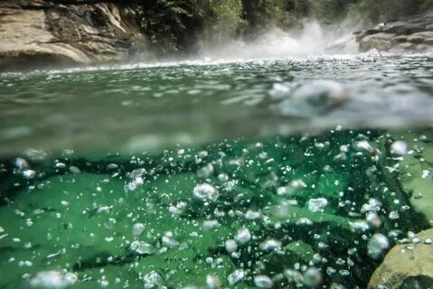Вода в реке теплая