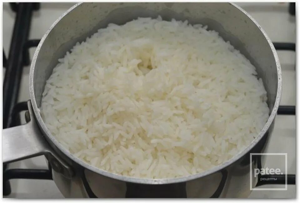 Рис в кипящую или холодную. Рис в кастрюле. Рис отварной в кастрюле. Вареный рис в кастрюле. Готовый рис в кастрюле.