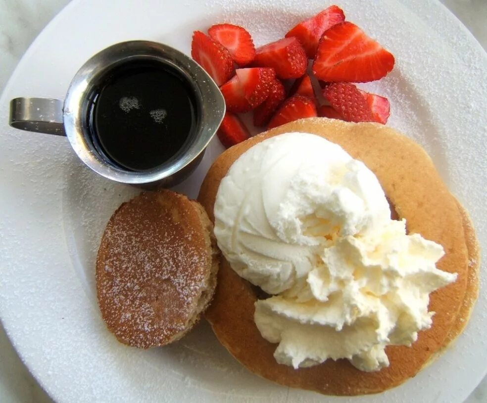 Мороженое на завтрак. Открытка "мороженое". Самое красивое мороженое. Мороженое утро картинки. Кофе и мороженое.