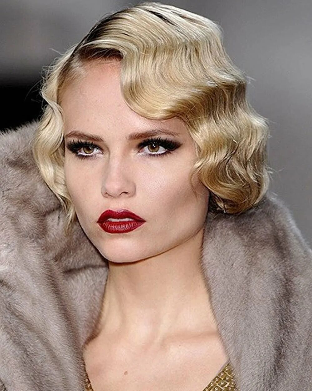 ретро прически на короткие волосы. голливудская волна в стиле гэтсби. ретро прическа на короткие волосы. голливудская волна в стиле гэтсби рената литвинова. вечерняя прическа в стиле ретро.