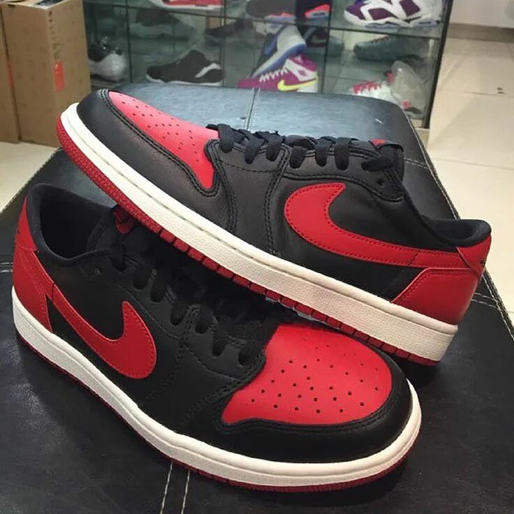 Jordan low og. Nike Air Jordan 1 Low Red. Nike Air Jordan 1 Low Red Black. Nike Air Jordan 1 Low bred. Nike Air Jordan 1 Retro Low.