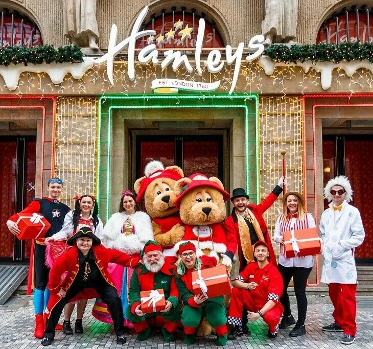 Hamleys london. Hamleys Дубай. Hamleys в Лондоне. Мишка Hamleys.