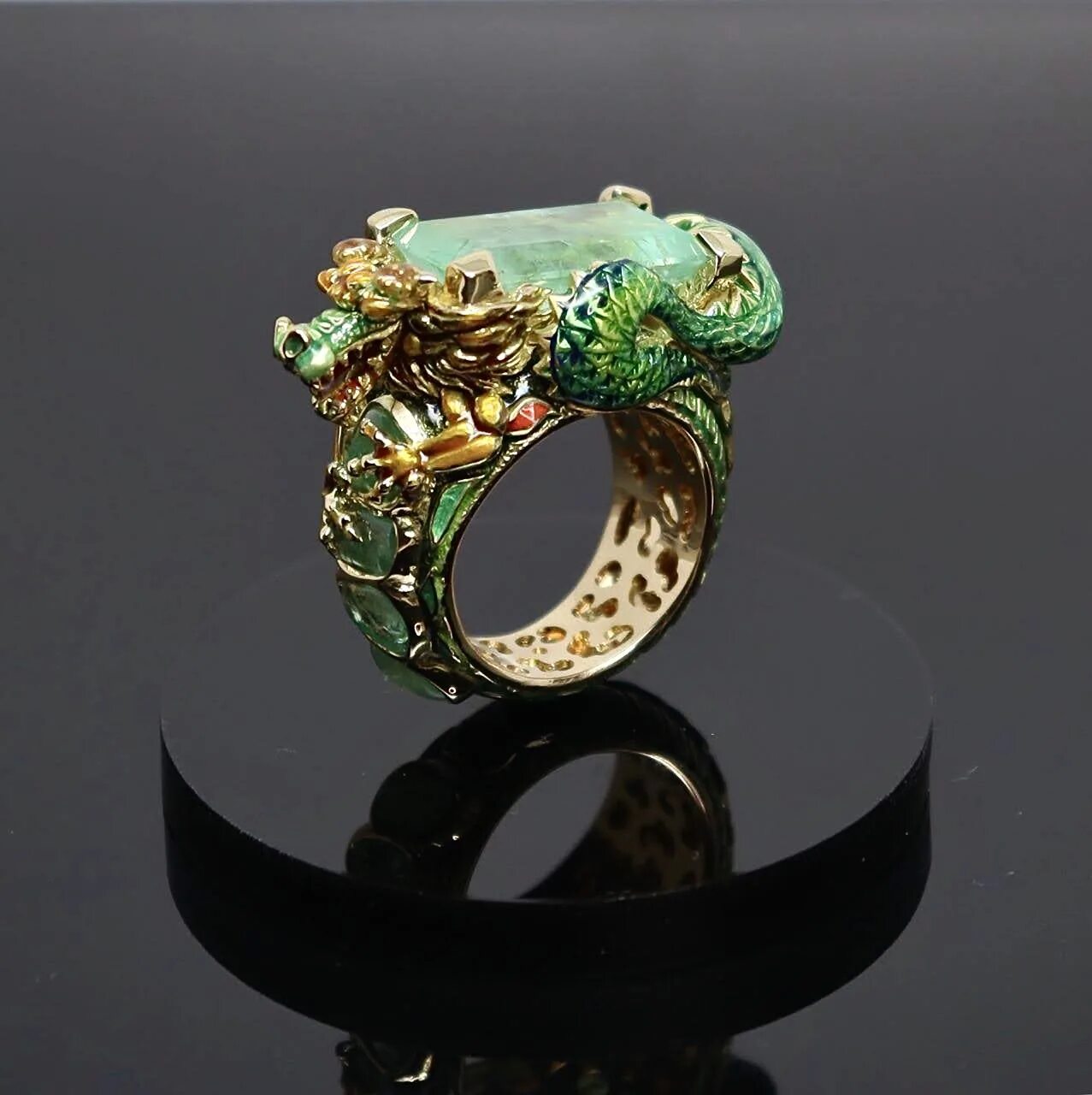 Копырина людмила александровна ювелир. Ювелир эмальер. Ювелирные украшения шахматы людмилы копыриной. Республика ювелир. Выставка ярмарка ювелирных изделий.