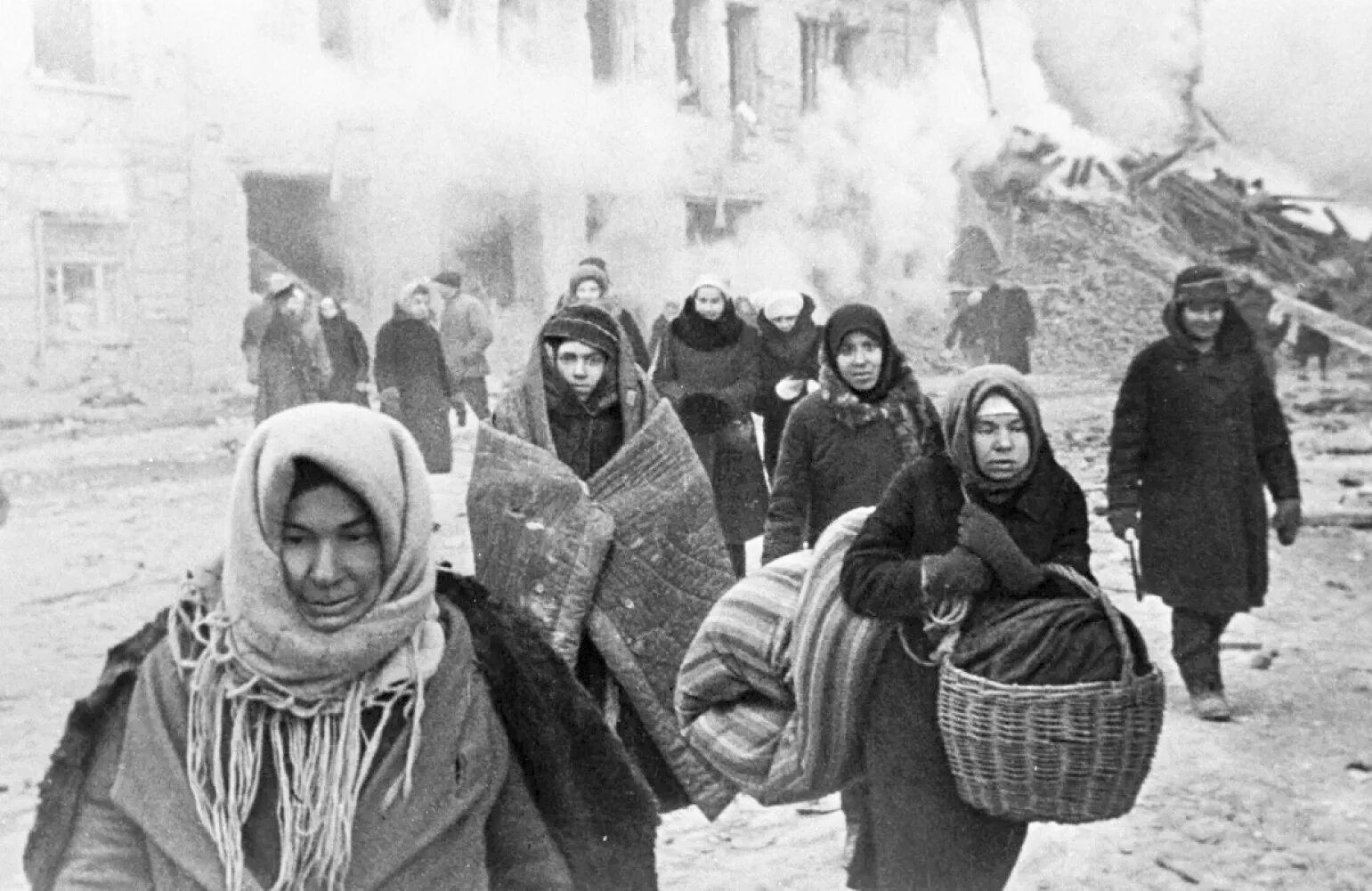 Самое страшное испытание для жителей блокадного. Блокада ленинграда зима 1941. блокада ленинграда голод. жители блокадного ленинграда.