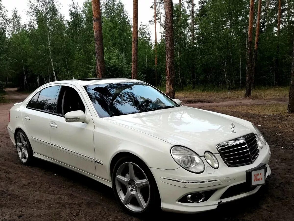 Купить мерседес е 211. Mercedes-Benz w211 White. Mercedes-Benz w211 белый. Мерседес w211 белый. Мерседес 211 белый Рестайлинг.