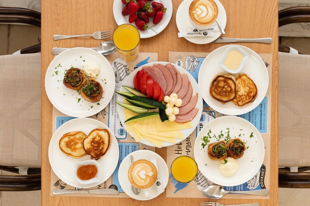 Министерство завтраков меню. Завтрак в гостинице. Вкусный завтрак в отеле. Завтрак для гостей. Континентальный завтрак в гостинице что это.