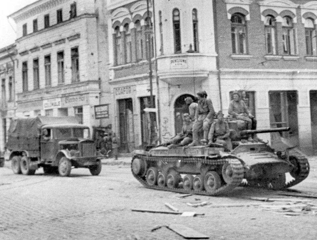 Осень 1944 года. Танк Валентайн IX В красной армии. Танк Valentine IX В красной армии. Валентайн в СССР Пашолок. Начало применения РККА танка мк3 Валентайн 9.