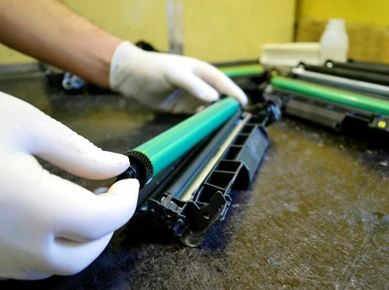 чистка картриджа лазерного принтера pantum 1100. строение картриджа для принтера. Hp lj 5100 барабан. чистка лазерного принтера. картридж для лазерного принтера.