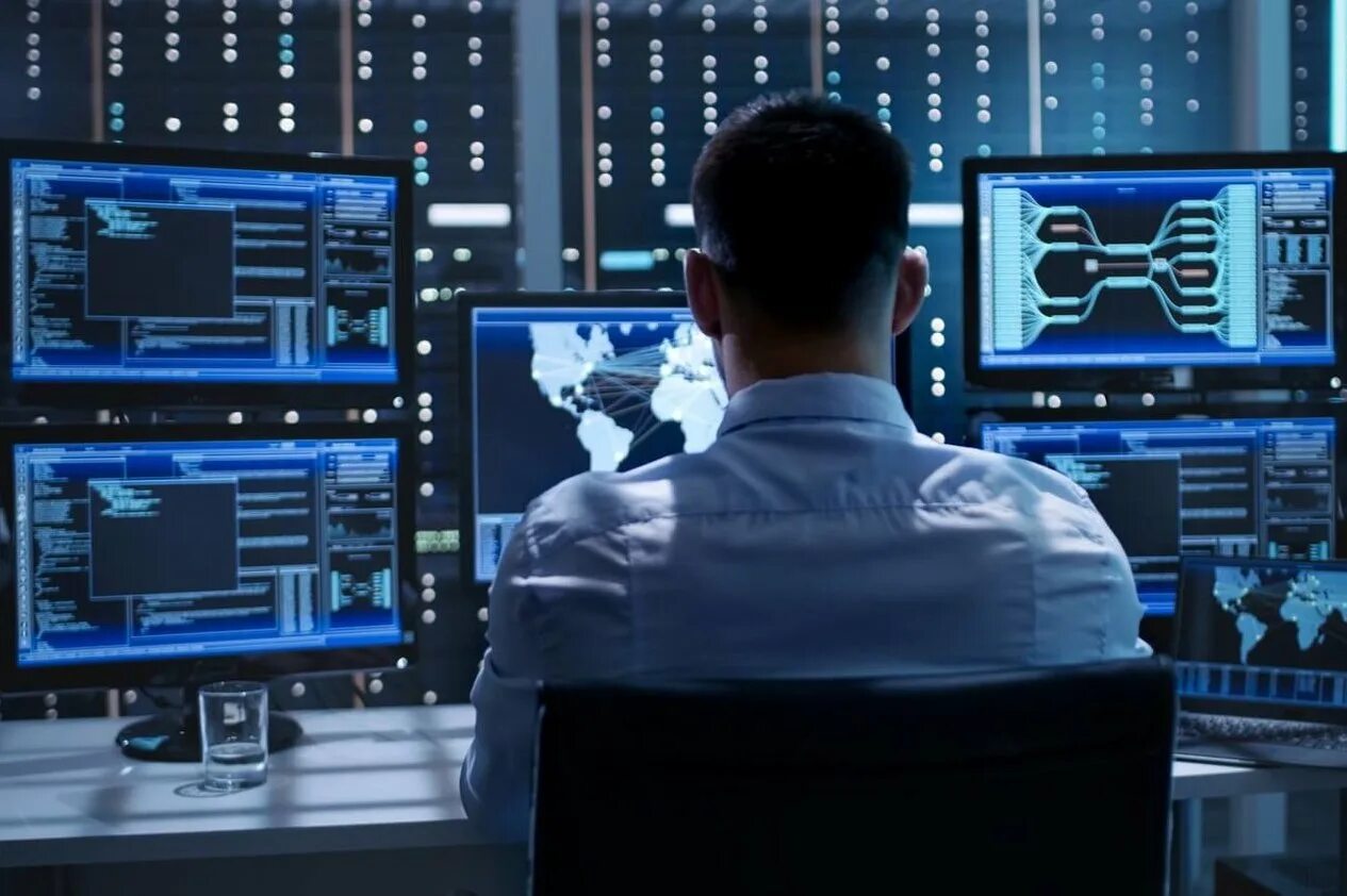 Информационная безопасность и программирование. Информационная безопасность. информационные технологии. специалист по кибербезопасности. специалист информационной безопасности.