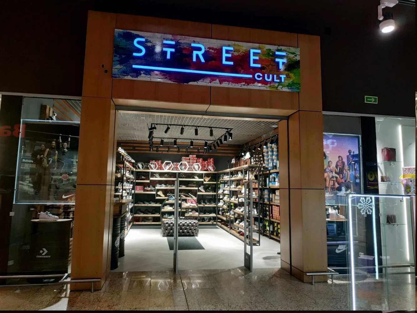 бейсболка мужская merrell. фестиваль на улице. кепка фирмы merrell. Street cult. Street cult.