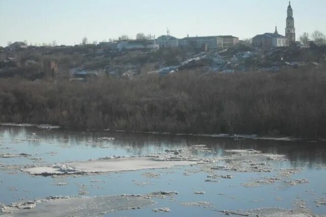 Уровень воды в реке сура. Река Сура в Чувашии. Мост река Сура Алатырь. Алатырь паводок 2022. Река Сура Алатырь 2023 год.