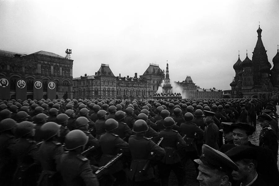 24 июня парад победы. Парад Победы 24 июня 1945. Парад на красной площади 24 июня 1945. Парад Победы 9 мая 1945 года на красной площади в Москве. Первый парад в Москве 1945.