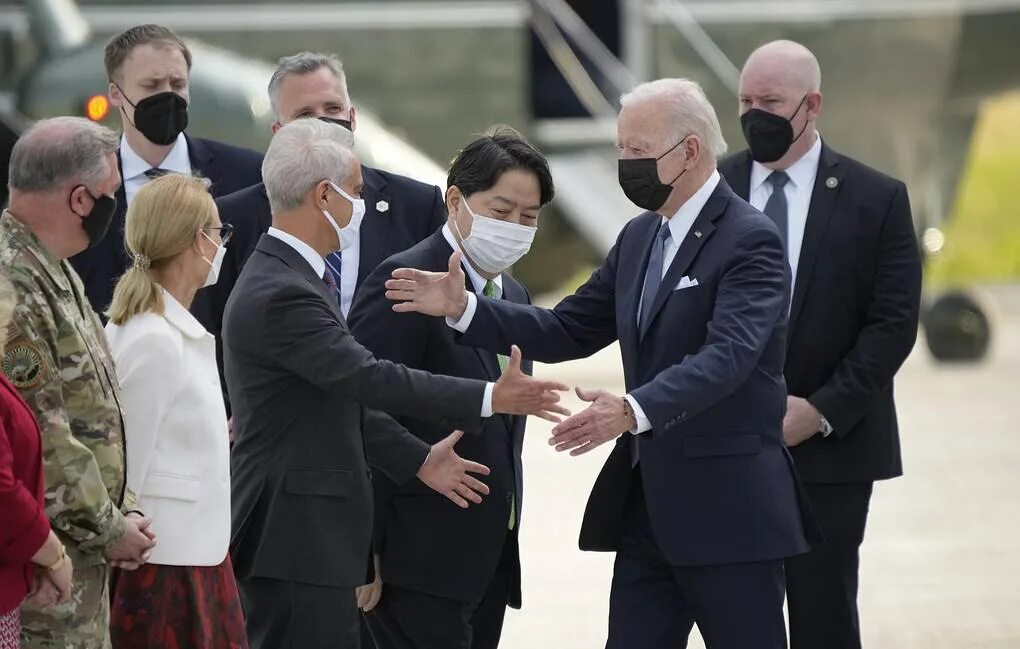 Байден премьер Японии. Байден в Японии 22 мая. Делегация США.