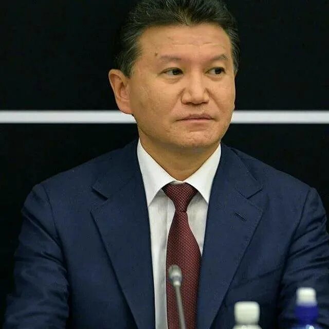 Кирсан улюмджиев. Кирсан илюмжинов. Кирсан илюмжинов шахматы. Президент калмыкии илюмжинов. Илюмжинов кирсан николаевич.