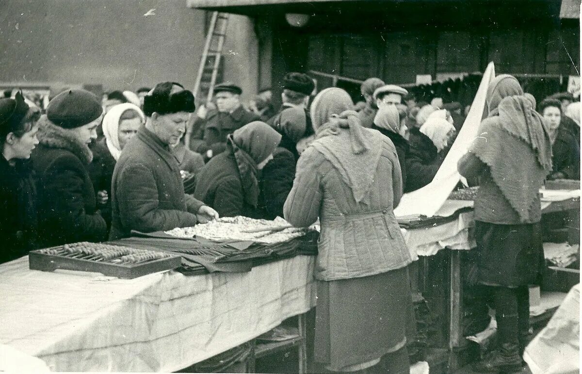 Как назывались склады с продовольствием в ленинграде