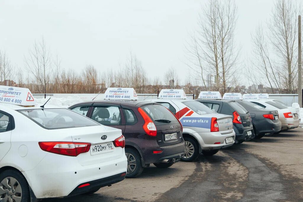 Автошкола приоритет отзывы. Автошкола приоритет Уфа. Автошкола приоритет Уфа Галле. Автошкола приоритет машины. Приореты автошколы.