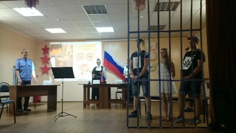 30 суд над. Суд над вредными привычками. Суд над вредными привычками картинки. Игра суд над вредными привычками. Судебное заседание вредные привычки.