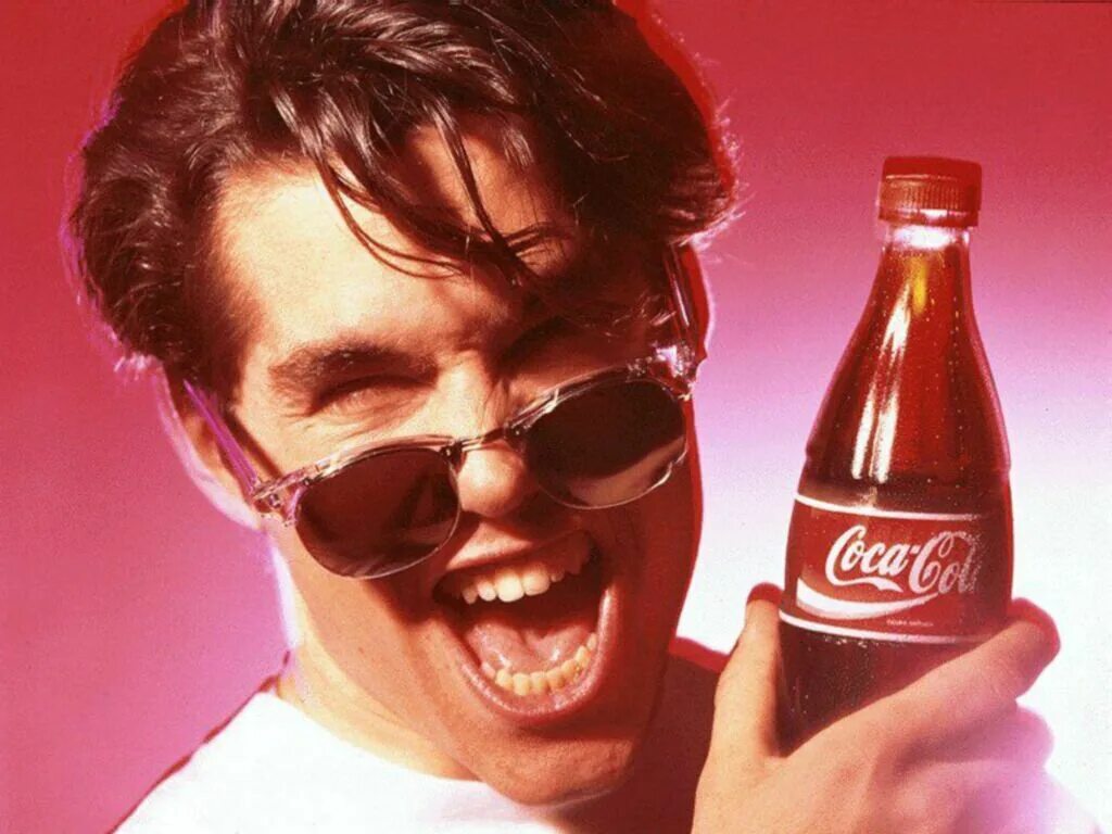 Человек с кока колой. Джеймс франко coca cola. Люди пьющие колу. Девушка пьет кока колу. Coca cola с человеком.