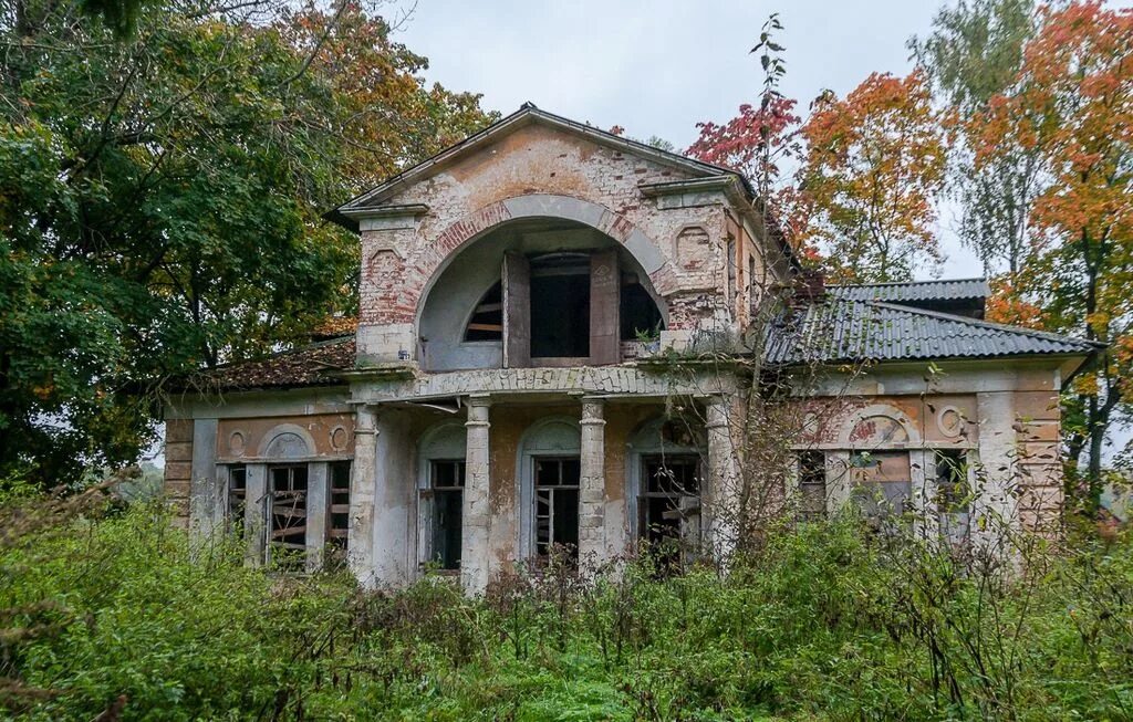 Текст старая усадьба. Усадьба Ляхово Ляхово (Московская область). Заброшенная усадьба Ляхово. Ляхово усадьба Васильчикова. Усадьба Ляхово Домодедовский район.