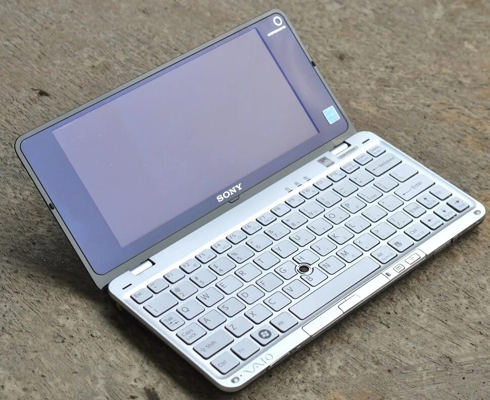 Модели маленьких ноутбуков. Sony VAIO P Series. Sony VAIO a8. Сони Вайо ноутбук маленький. Самый маленький ноутбук Sony VAIO.