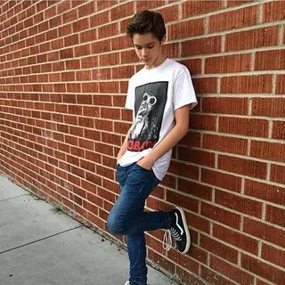 Pin by Brooklynnicolec on Cute guys in 2020 Levi miller, Super skinny, Cute...