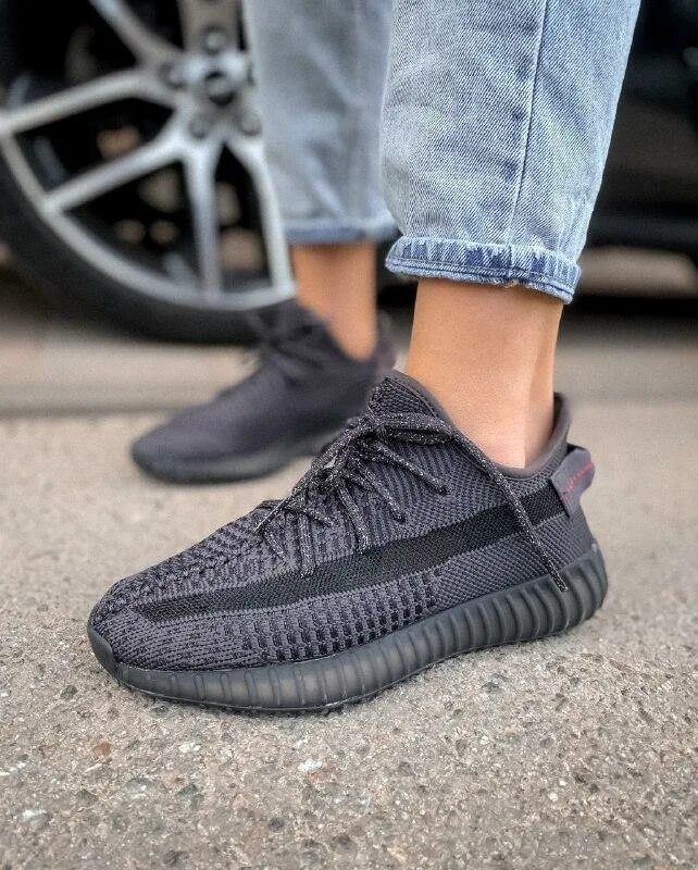 Мужские изи буст. Adidas Yeezy 350. Adidas Yeezy 350 Black. Adidas Yeezy Boost 350. Adidas easy Boost 350.