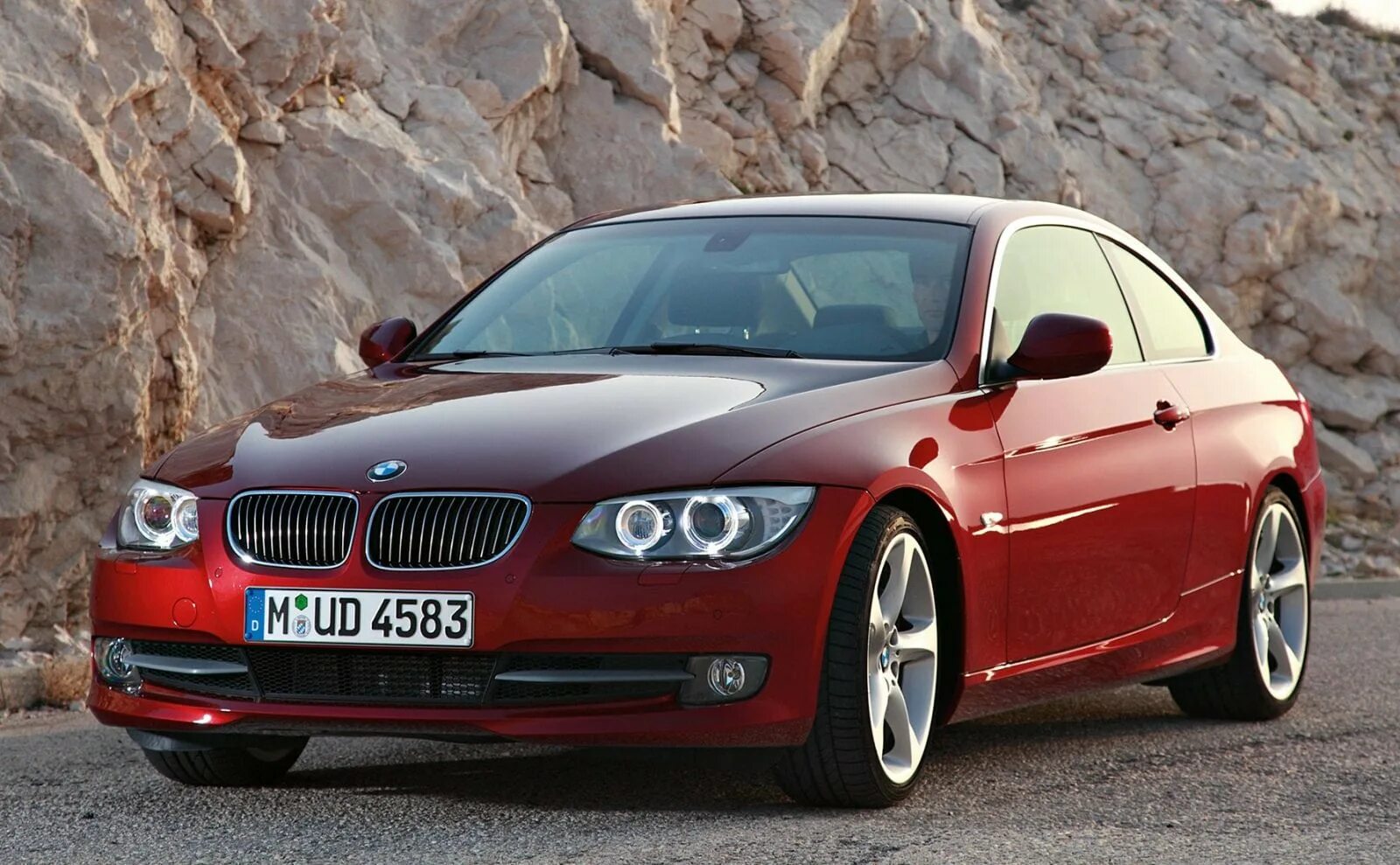 Автомобиль bmw 3. BMW e92 Coupe. BMW e92 335 Coupe. BMW 3 e92 Coupe. BMW 3 Series 335i.