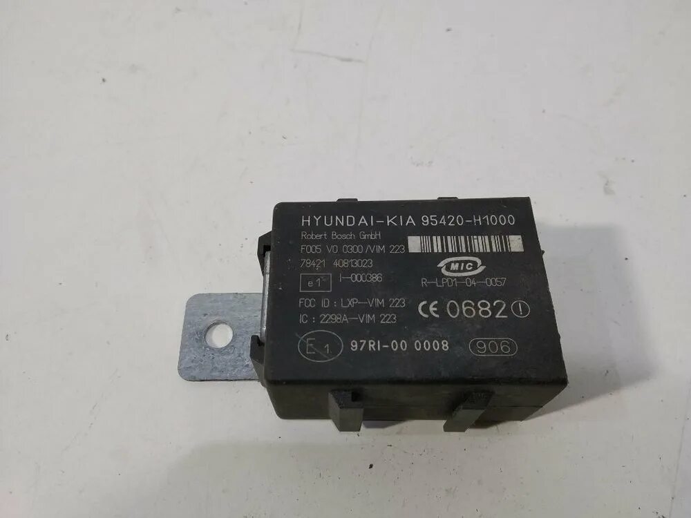 Hyundai 95420-h1000. Блок иммобилайзера санта фе 2 2007 года. Блок иммобилайзера санта фе 2 2007 года. Хендай санта фе 2007 блок иммобилайзера. Блок иммобилайзера санта фе 2.