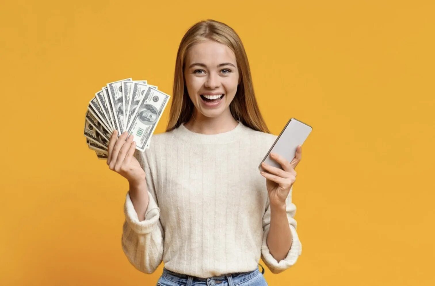 How can earn money. Радостная девушка с деньгами. earn money. make money. человек с деньгами на оранжевом фоне.
