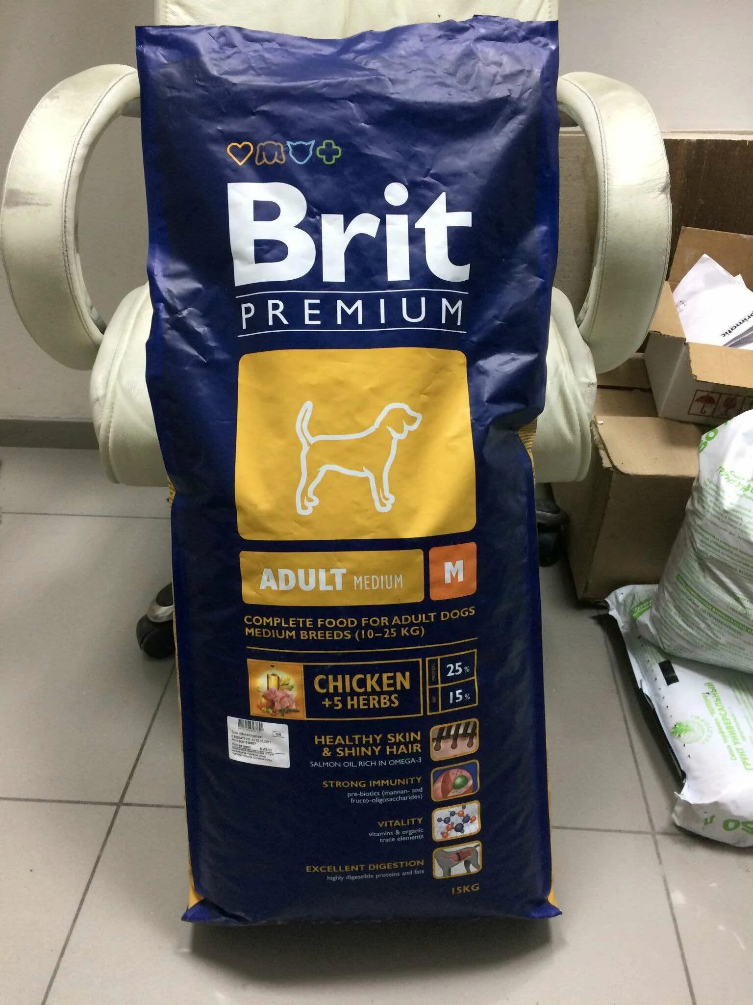 Brit корм для собак курица. Brit premium логотип. brit корм для собак. brit premium для собак. brit premium для собак s таблица.